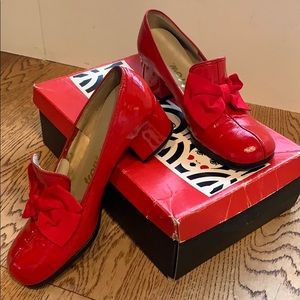 VINTAGE red leather shoes! 👠